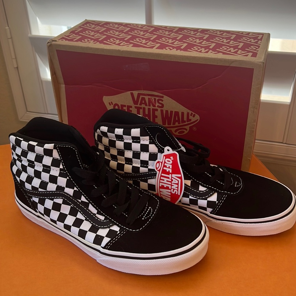 NWT: Vans Ward Hi Top Checkered Sneakers -Youth  Size 4.0